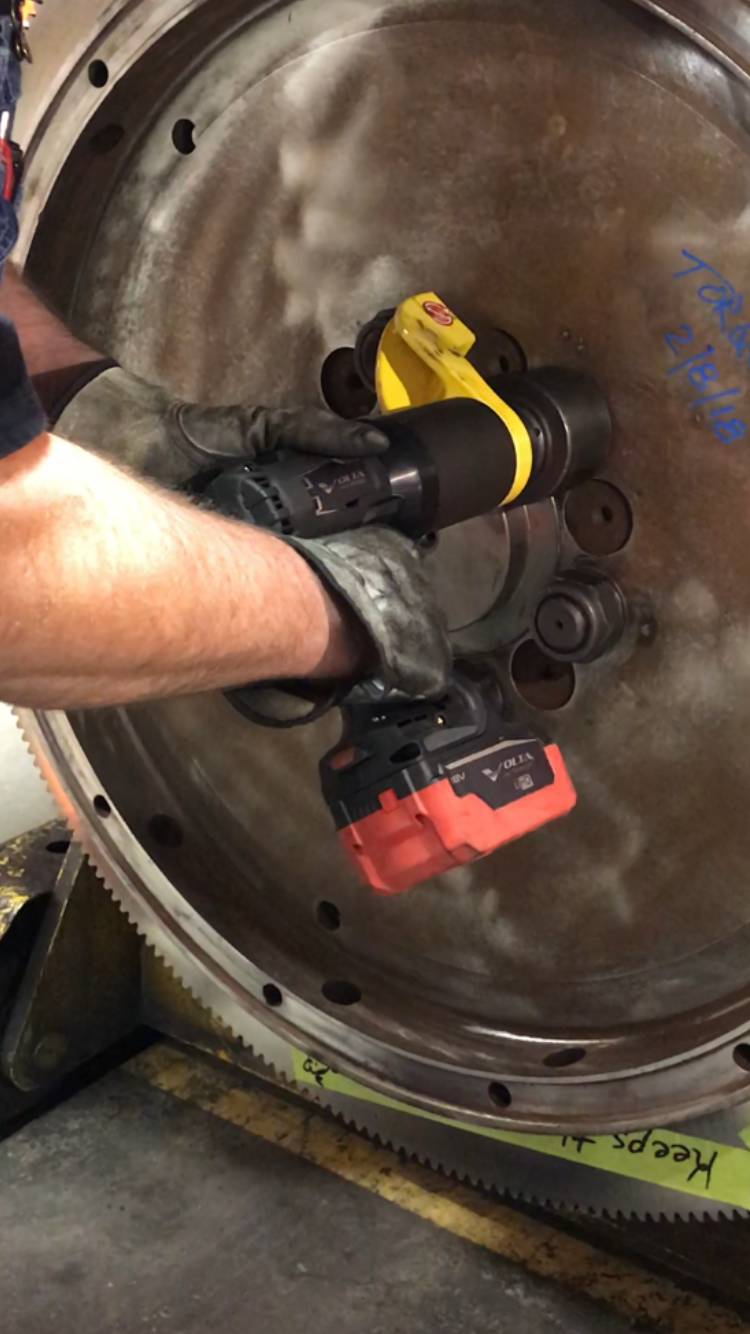 VT-2000 Battery-Powered Torque Wrench Kit  (500-2000lbf-ft)